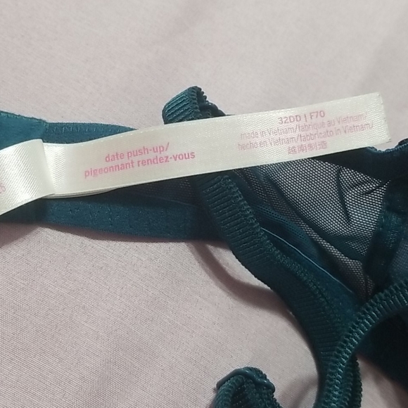 VS push up bra 32DD - Picture 3 of 3